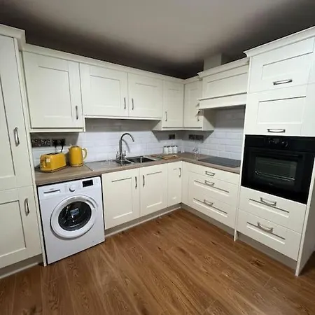 Prime Location Apartment *